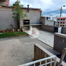 CASA EN VENTA - ACHUMANI (URB. LOS ROSALES)