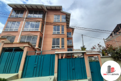 CASA MULTIFAMILIAR EN VENTA EN URBANIZACIÓN VIRGEN DE LA MERCED - CHASQUIPAMPA
